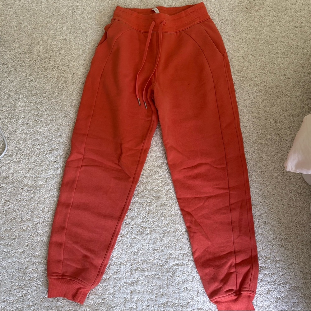 Lululemon Scuba Joggers in Warm Coral - Picture 4 of 4